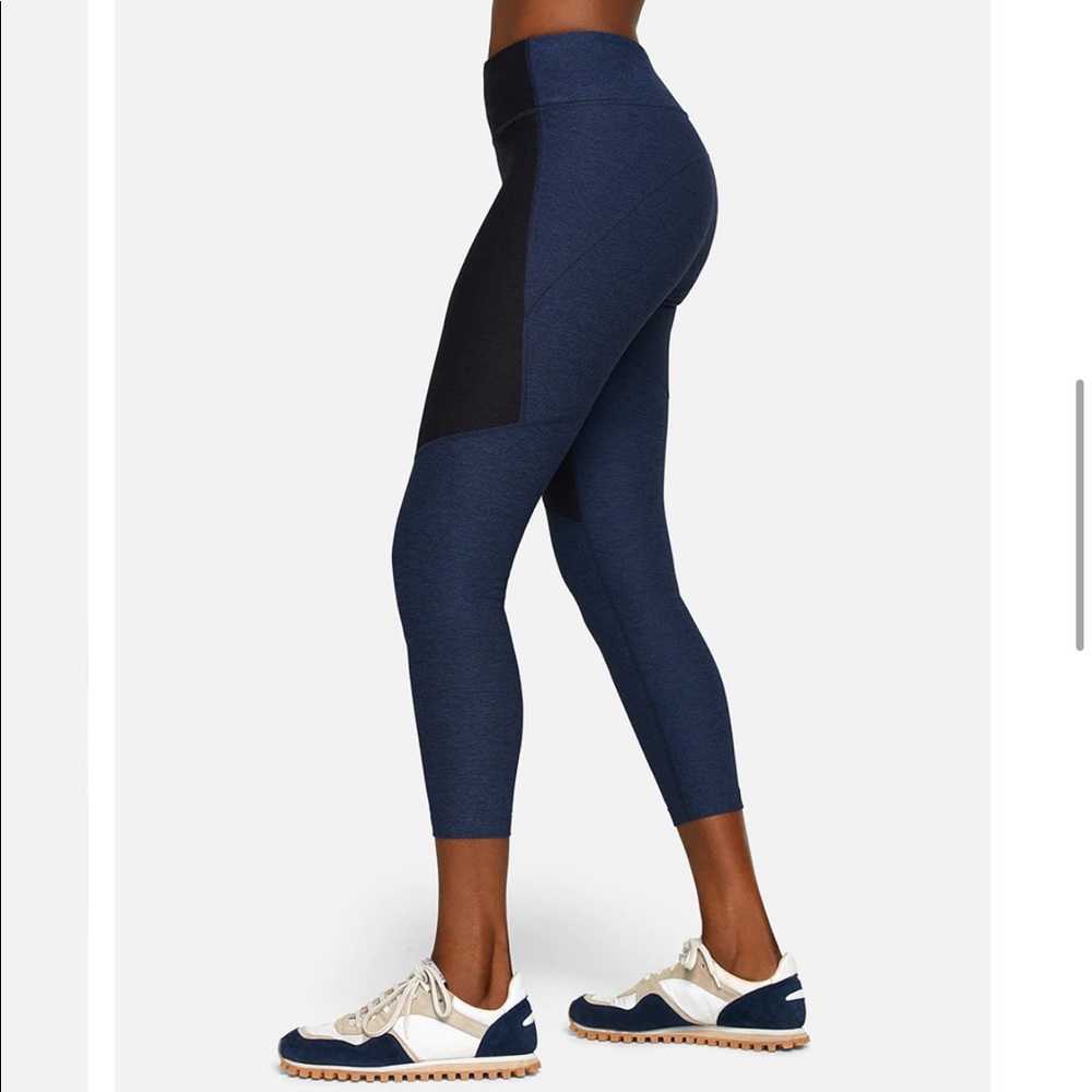 OUTDOOR VOICES NAVY 3/4 WARMUP LEGGINGS - L - NWT